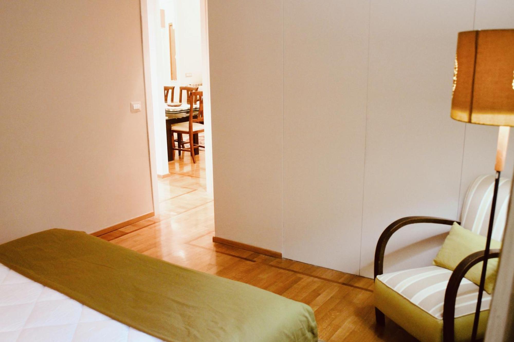Chic And Elegant Apartment In The Heart Of Рим Экстерьер фото